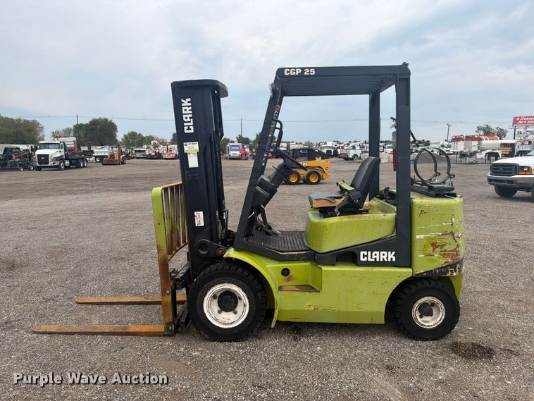 image for item FW3510 Clark CGP25 forklift