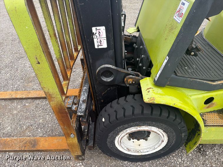 image for item FW3510 Clark CGP25 forklift