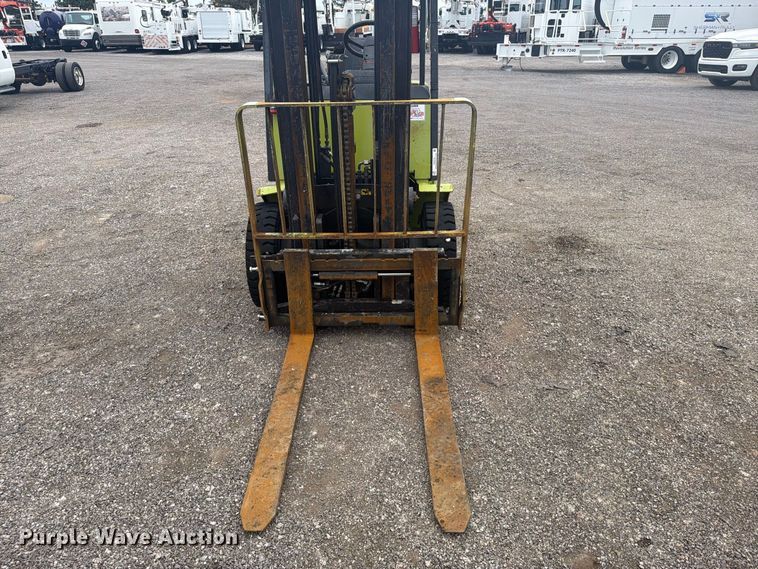image for item FW3510 Clark CGP25 forklift
