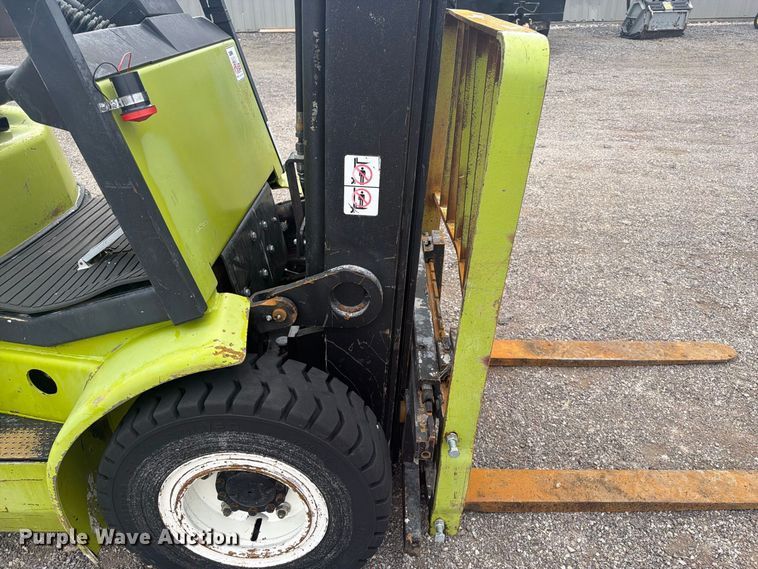 image for item FW3510 Clark CGP25 forklift