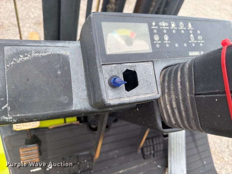 image for item FW3510 Clark CGP25 forklift