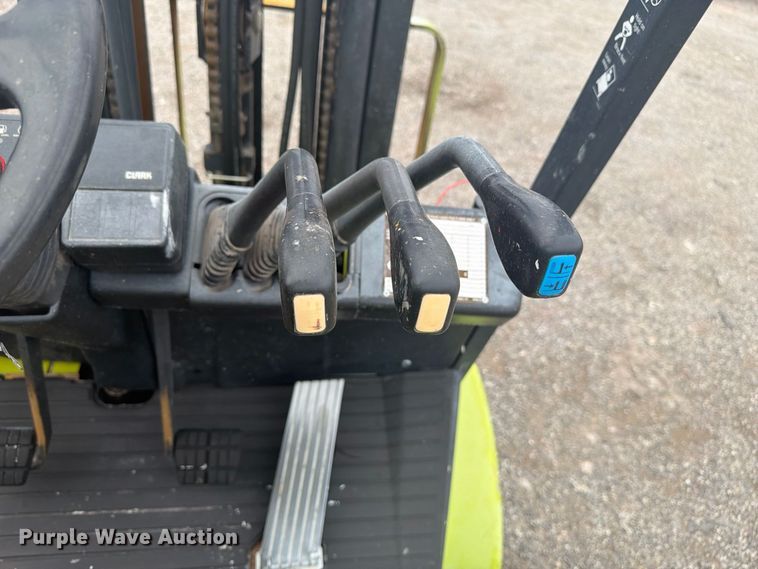image for item FW3510 Clark CGP25 forklift