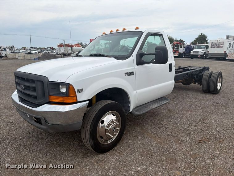 image for item FW3511 1999 Ford F-550 Super Duty truck cab and chassis