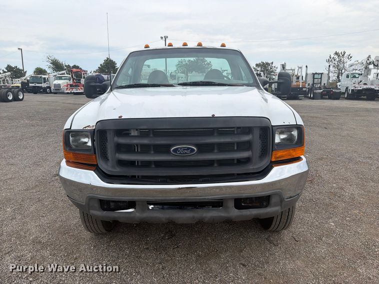 image for item FW3511 1999 Ford F-550 Super Duty truck cab and chassis