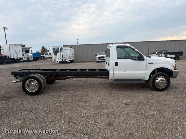image for item FW3511 1999 Ford F-550 Super Duty truck cab and chassis