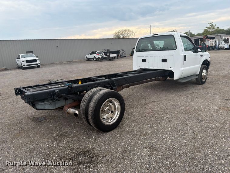 image for item FW3511 1999 Ford F-550 Super Duty truck cab and chassis