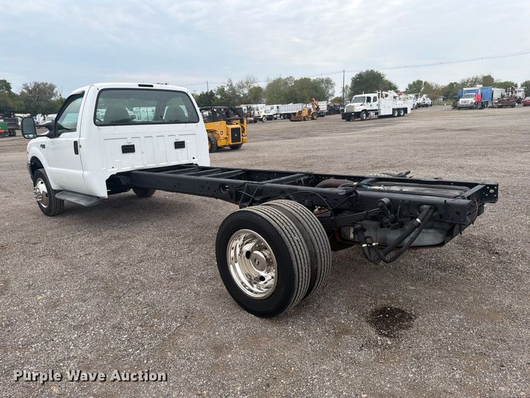 image for item FW3511 1999 Ford F-550 Super Duty truck cab and chassis