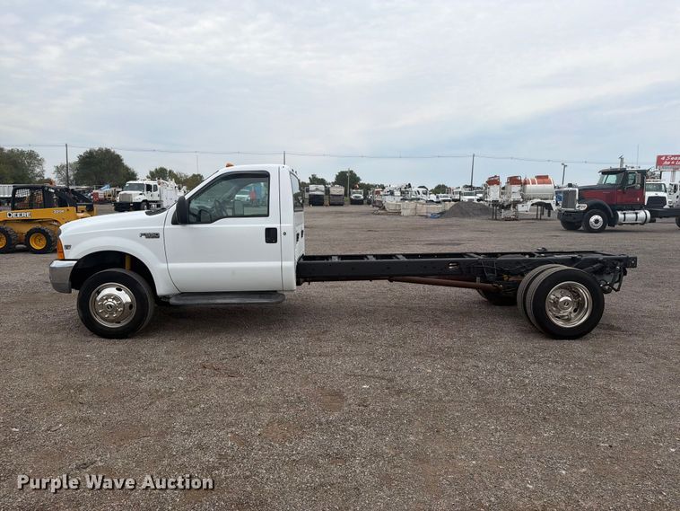 image for item FW3511 1999 Ford F-550 Super Duty truck cab and chassis
