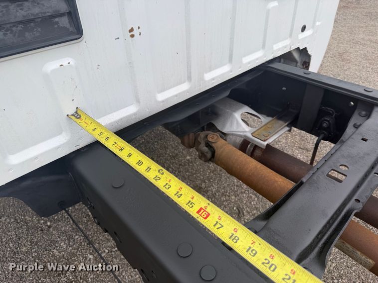 image for item FW3511 1999 Ford F-550 Super Duty truck cab and chassis