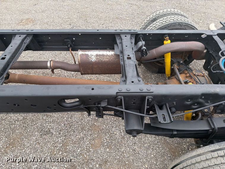 image for item FW3511 1999 Ford F-550 Super Duty truck cab and chassis