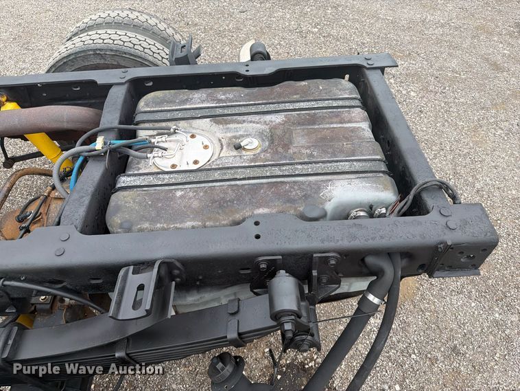 image for item FW3511 1999 Ford F-550 Super Duty truck cab and chassis