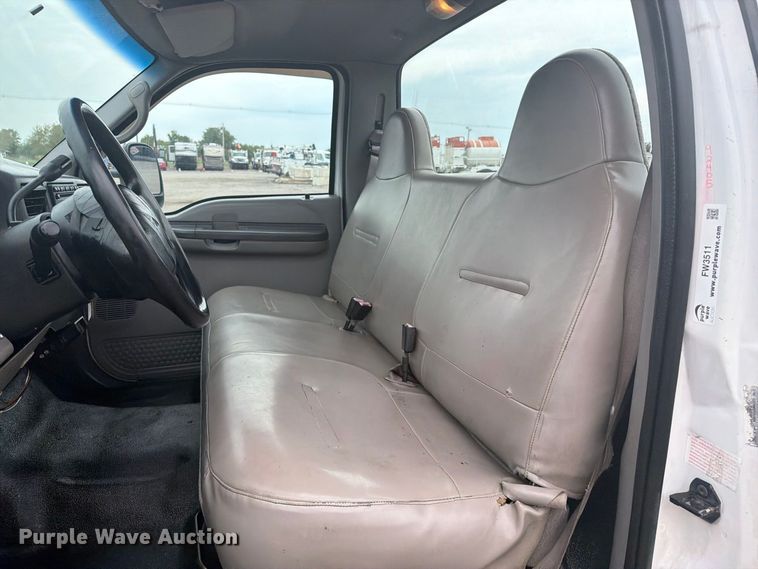 image for item FW3511 1999 Ford F-550 Super Duty truck cab and chassis