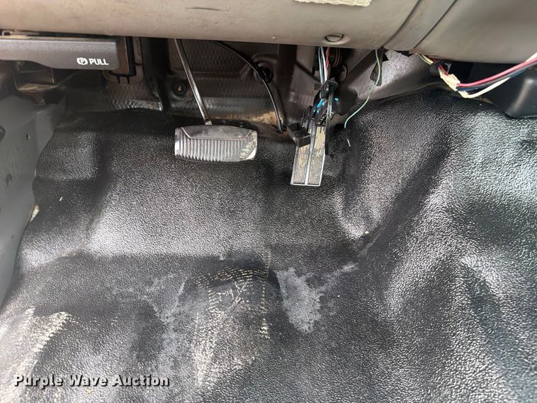 image for item FW3511 1999 Ford F-550 Super Duty truck cab and chassis