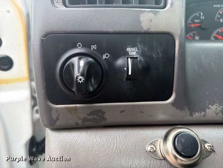 image for item FW3511 1999 Ford F-550 Super Duty truck cab and chassis