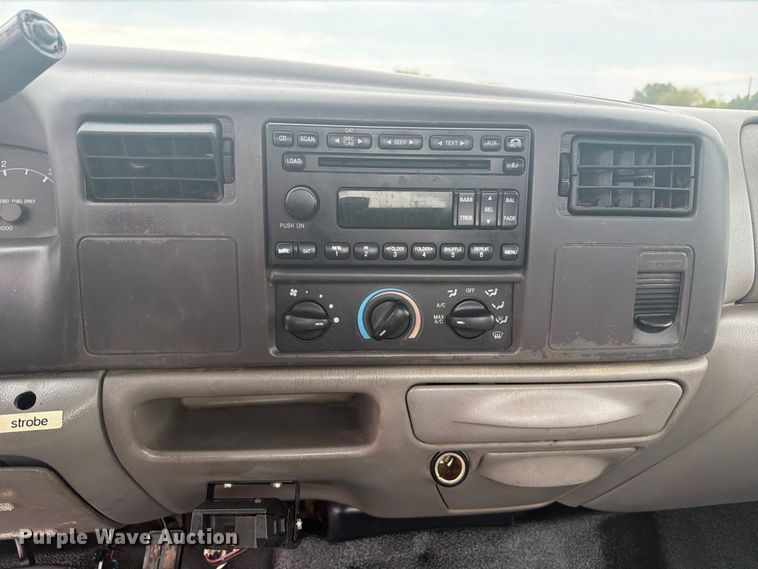 image for item FW3511 1999 Ford F-550 Super Duty truck cab and chassis