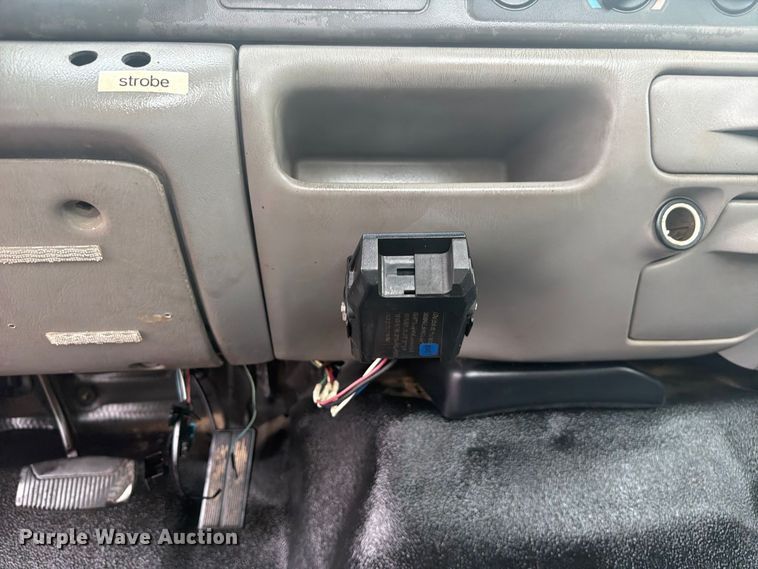 image for item FW3511 1999 Ford F-550 Super Duty truck cab and chassis