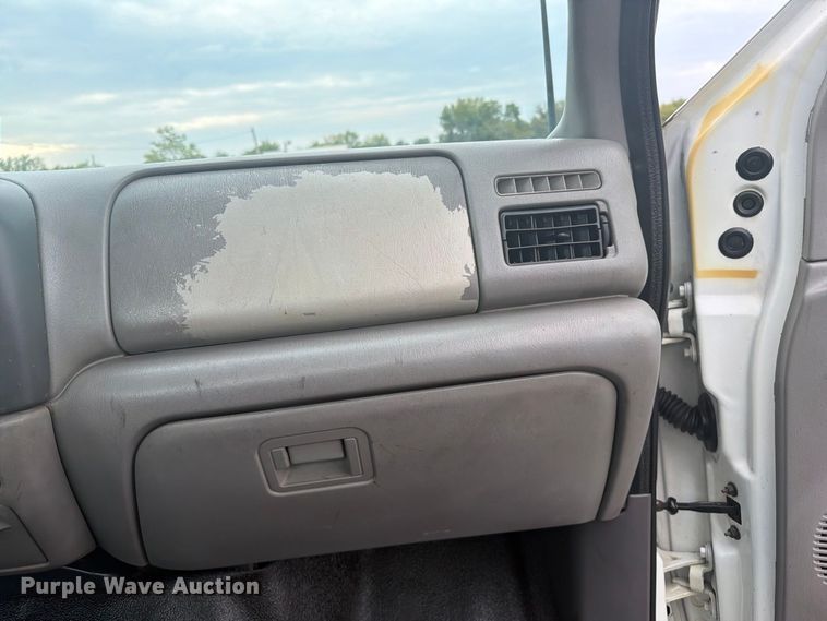 image for item FW3511 1999 Ford F-550 Super Duty truck cab and chassis