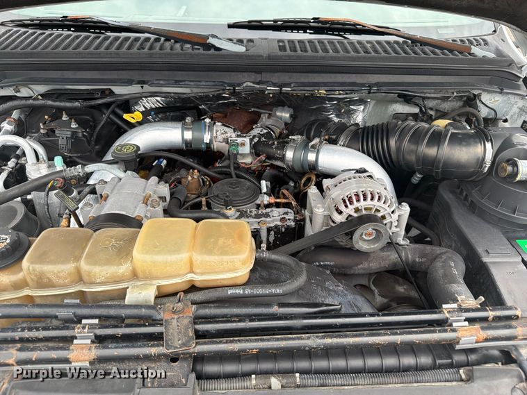 image for item FW3511 1999 Ford F-550 Super Duty truck cab and chassis
