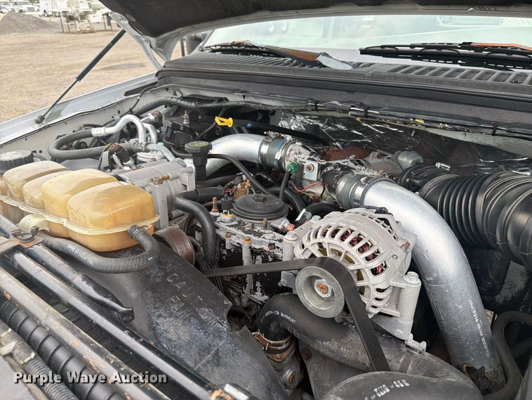 image for item FW3511 1999 Ford F-550 Super Duty truck cab and chassis