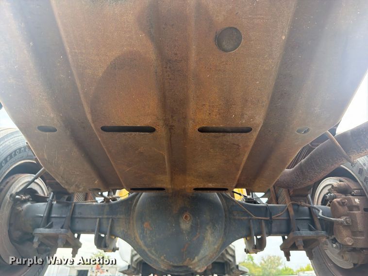 image for item FW3511 1999 Ford F-550 Super Duty truck cab and chassis