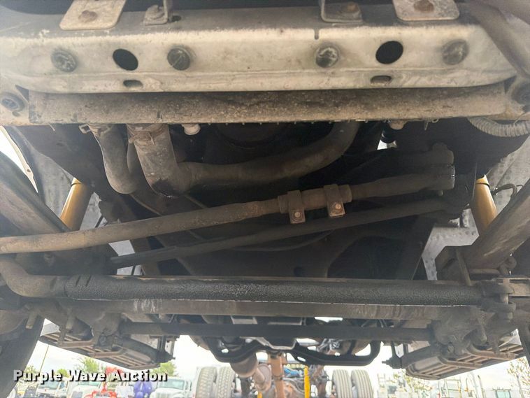 image for item FW3511 1999 Ford F-550 Super Duty truck cab and chassis