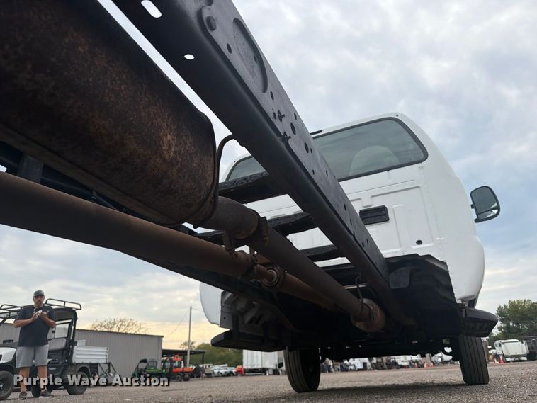 image for item FW3511 1999 Ford F-550 Super Duty truck cab and chassis