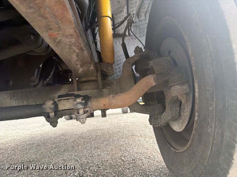 image for item FW3511 1999 Ford F-550 Super Duty truck cab and chassis
