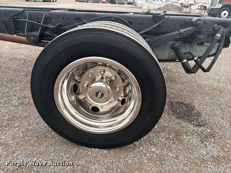image for item FW3511 1999 Ford F-550 Super Duty truck cab and chassis
