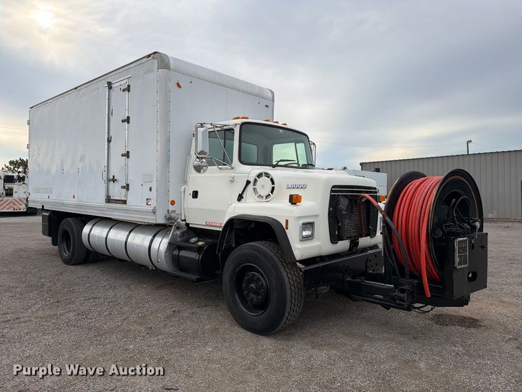 image for item FW3514 1996 Ford L8000 box truck