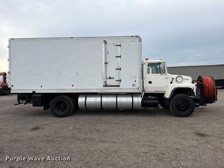 image for item FW3514 1996 Ford L8000 box truck
