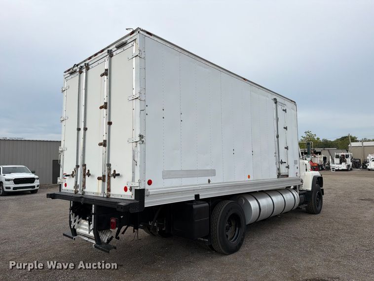 image for item FW3514 1996 Ford L8000 box truck