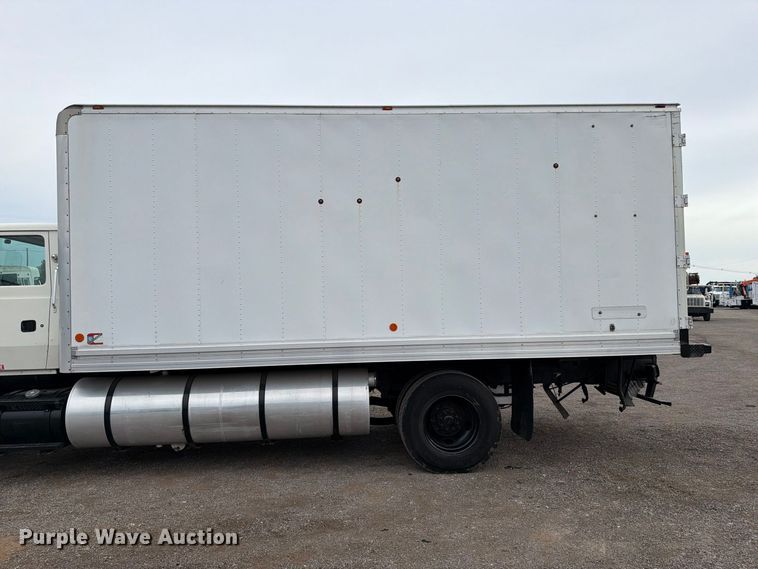 image for item FW3514 1996 Ford L8000 box truck