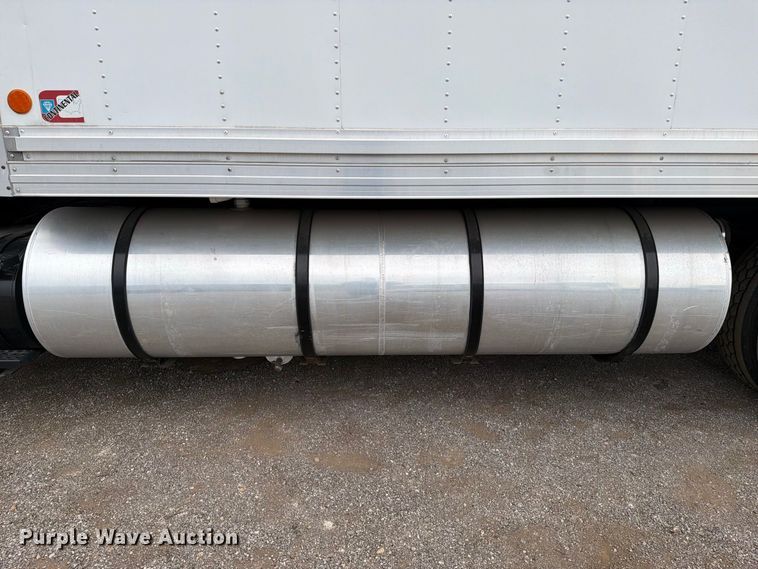 image for item FW3514 1996 Ford L8000 box truck