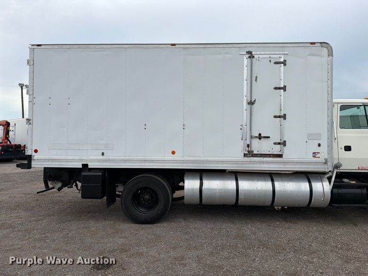 image for item FW3514 1996 Ford L8000 box truck