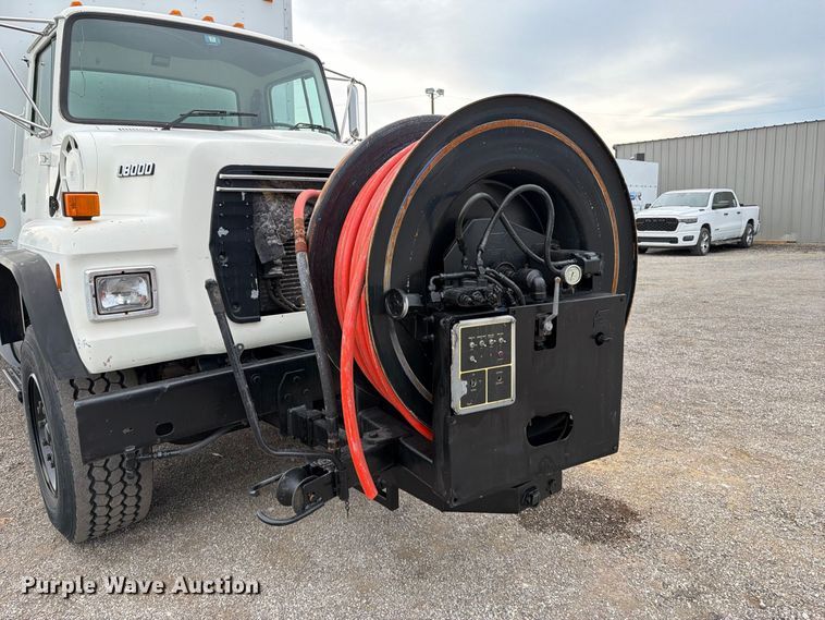 image for item FW3514 1996 Ford L8000 box truck
