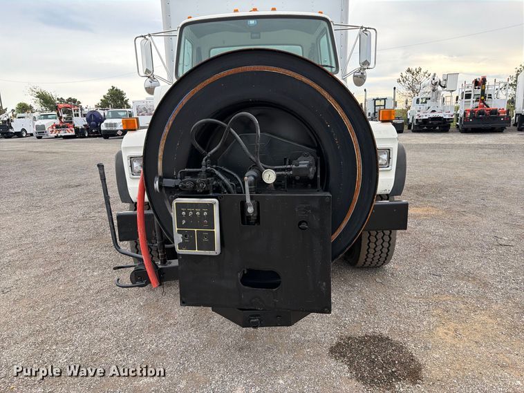 image for item FW3514 1996 Ford L8000 box truck