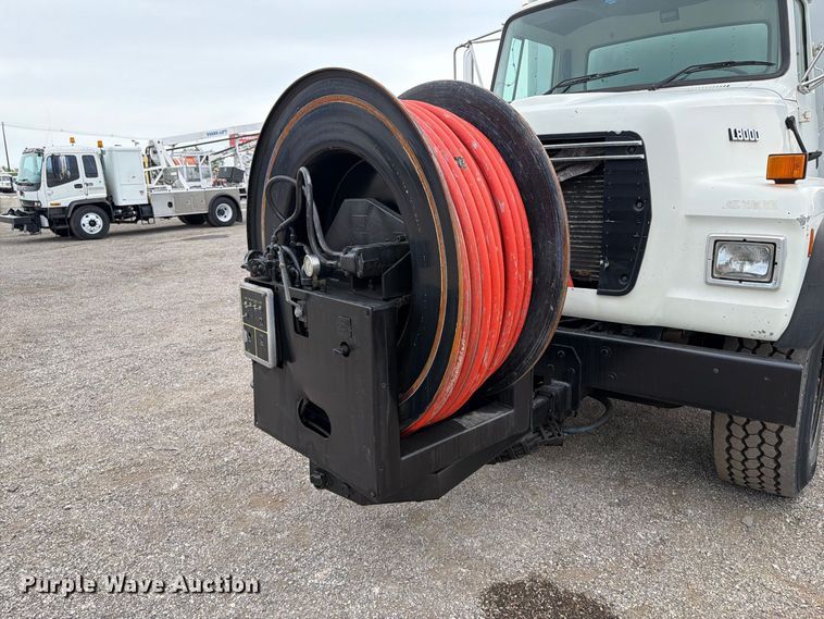 image for item FW3514 1996 Ford L8000 box truck