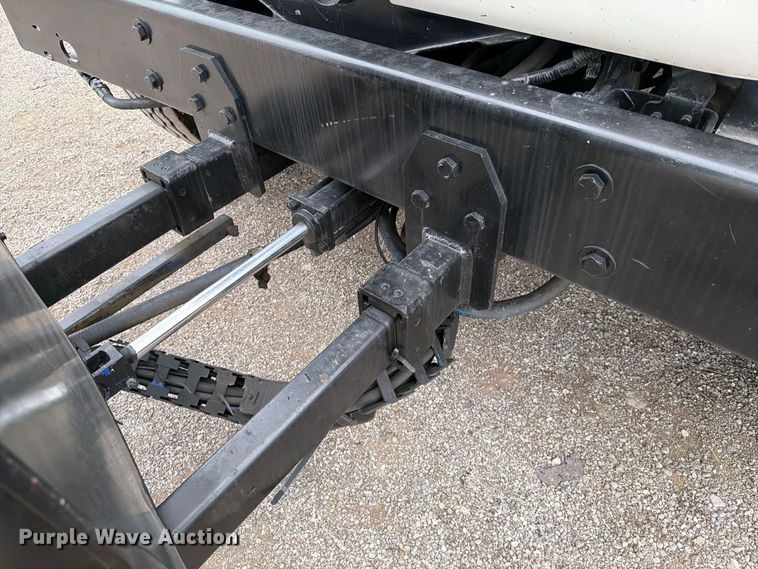 image for item FW3514 1996 Ford L8000 box truck