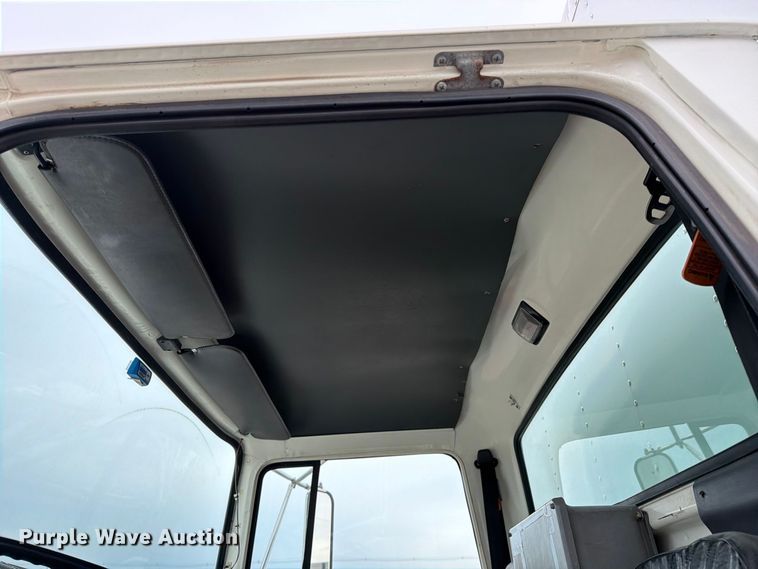 image for item FW3514 1996 Ford L8000 box truck