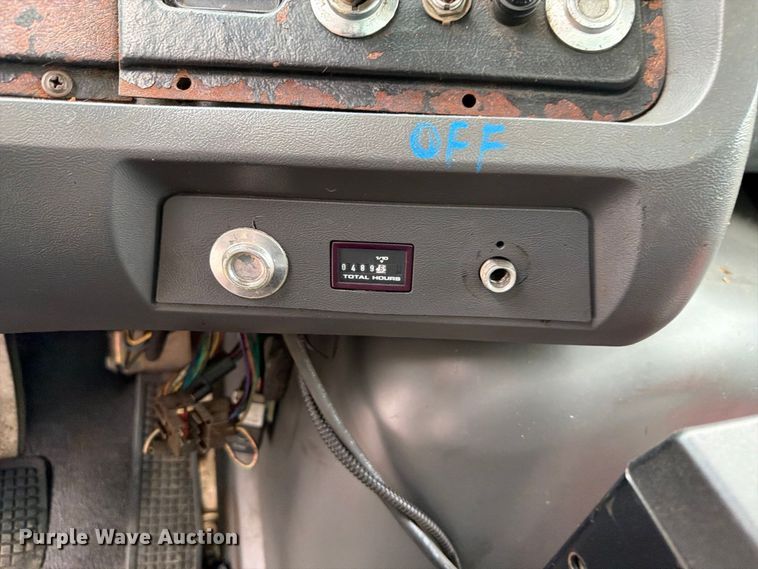 image for item FW3514 1996 Ford L8000 box truck