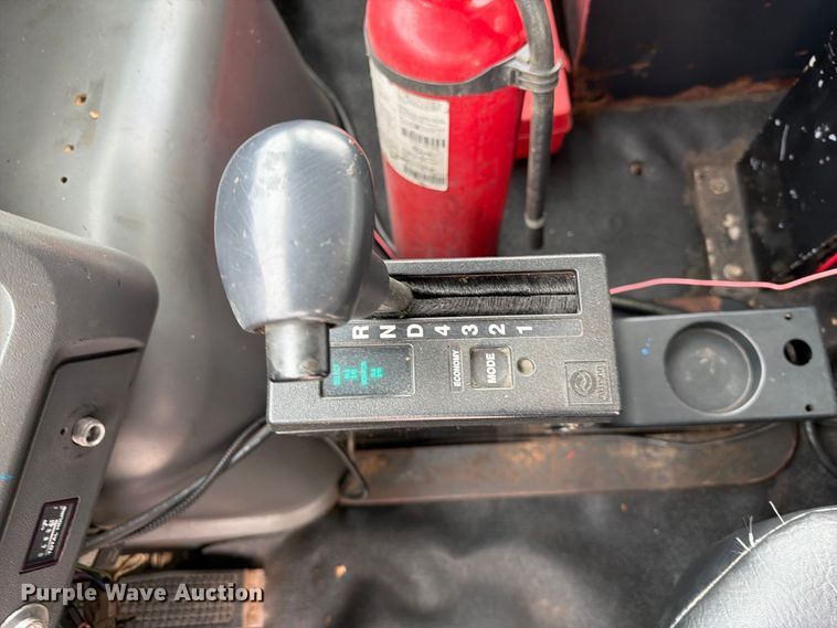 image for item FW3514 1996 Ford L8000 box truck