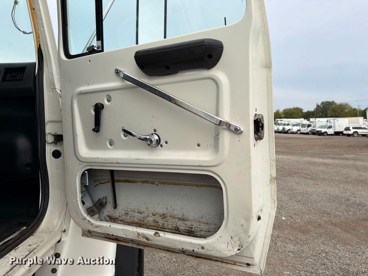 image for item FW3514 1996 Ford L8000 box truck