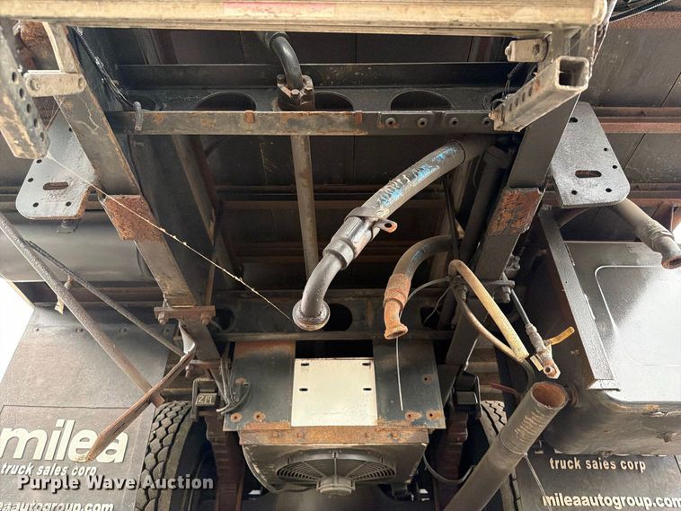 image for item FW3514 1996 Ford L8000 box truck