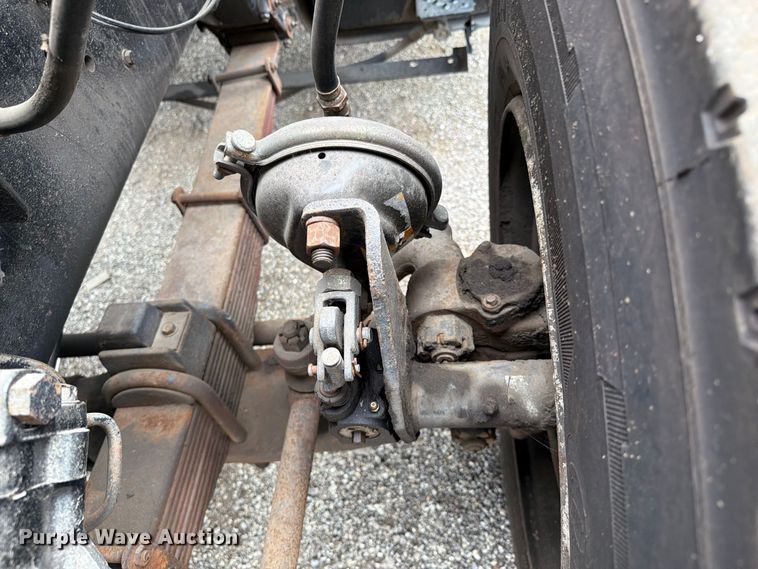 image for item FW3514 1996 Ford L8000 box truck