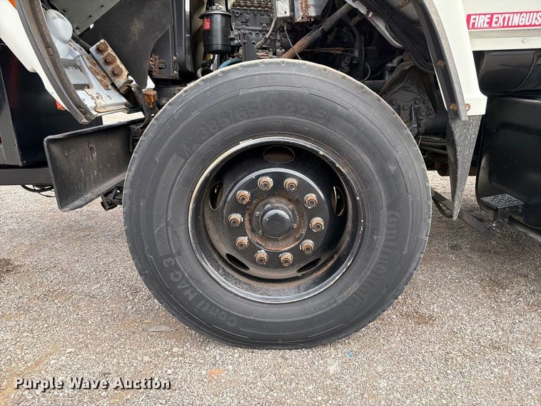 image for item FW3514 1996 Ford L8000 box truck