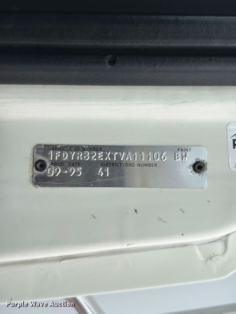 image for item FW3514 1996 Ford L8000 box truck
