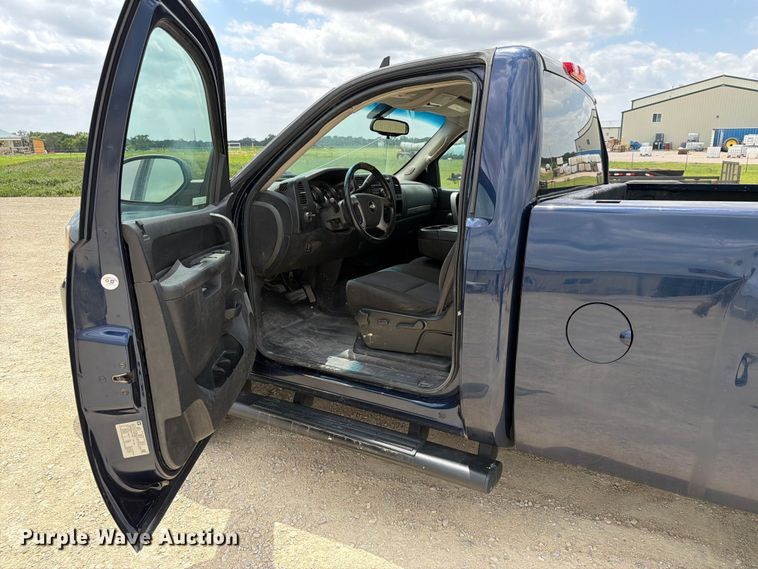 image for item NA9517 2010 Chevrolet Silverado 1500 pickup truck