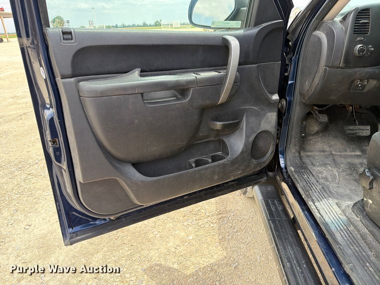 image for item NA9517 2010 Chevrolet Silverado 1500 pickup truck