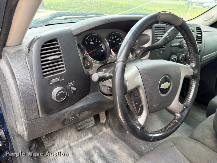 image for item NA9517 2010 Chevrolet Silverado 1500 pickup truck