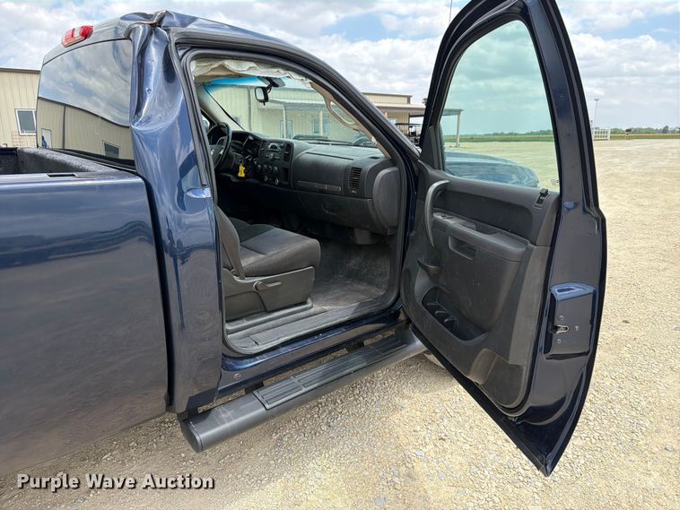 image for item NA9517 2010 Chevrolet Silverado 1500 pickup truck